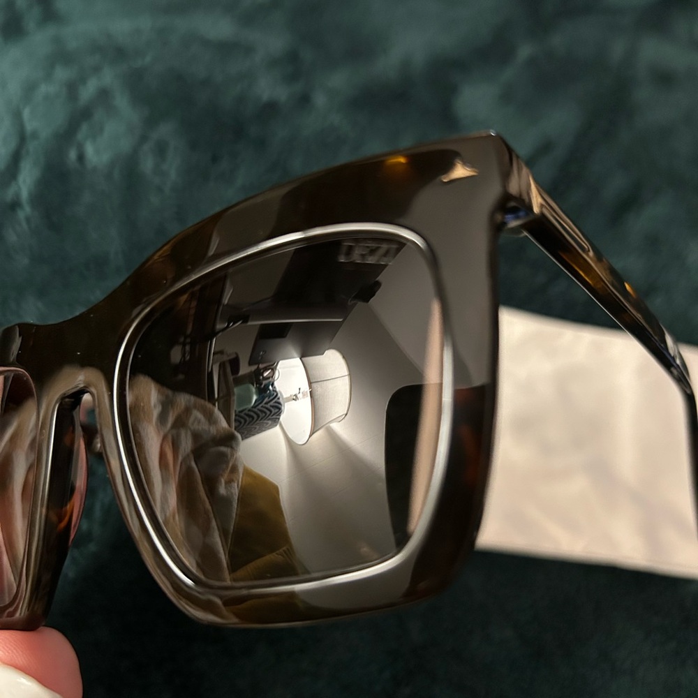 Dezi “Fall Back” Tortoise Shell Sunglasses- Worn … - image 3